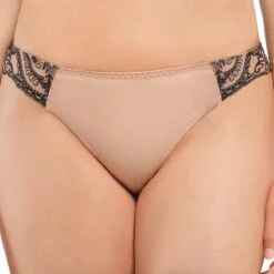 String Brésilien Avec Broderies Kant Chair